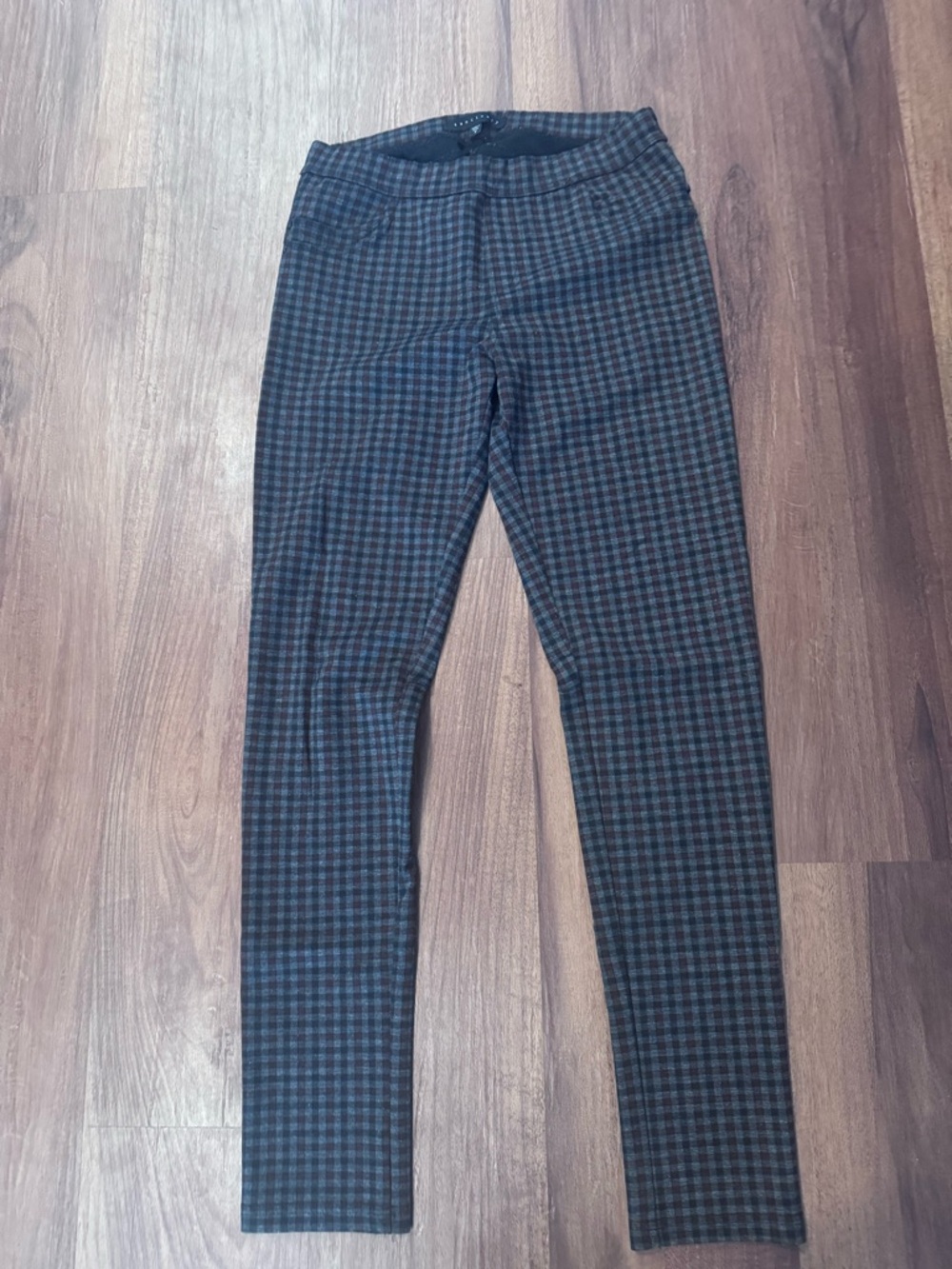 Sanctuary Plaid Skinny Pants in gray black and red